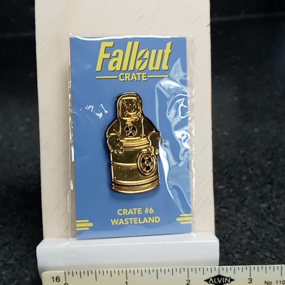 NIP Fallout #6 Pin - Picture 2 of 4